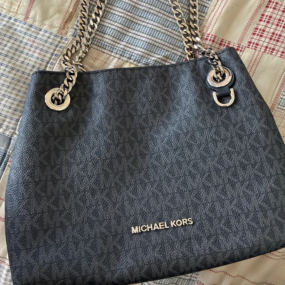 Michael Kors bag - Picture 1 of 3